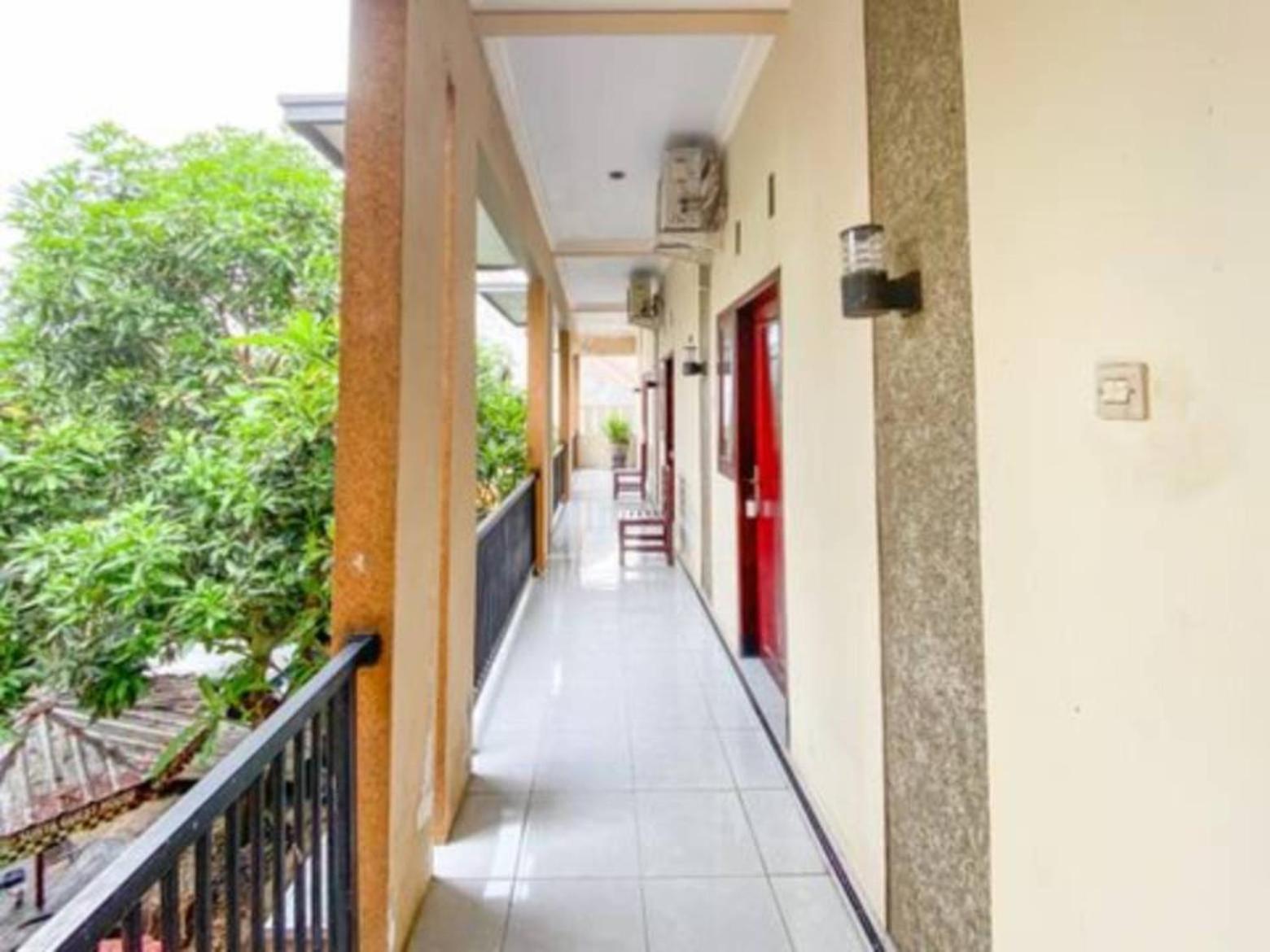Surya Guest House Probolinggo Exterior foto