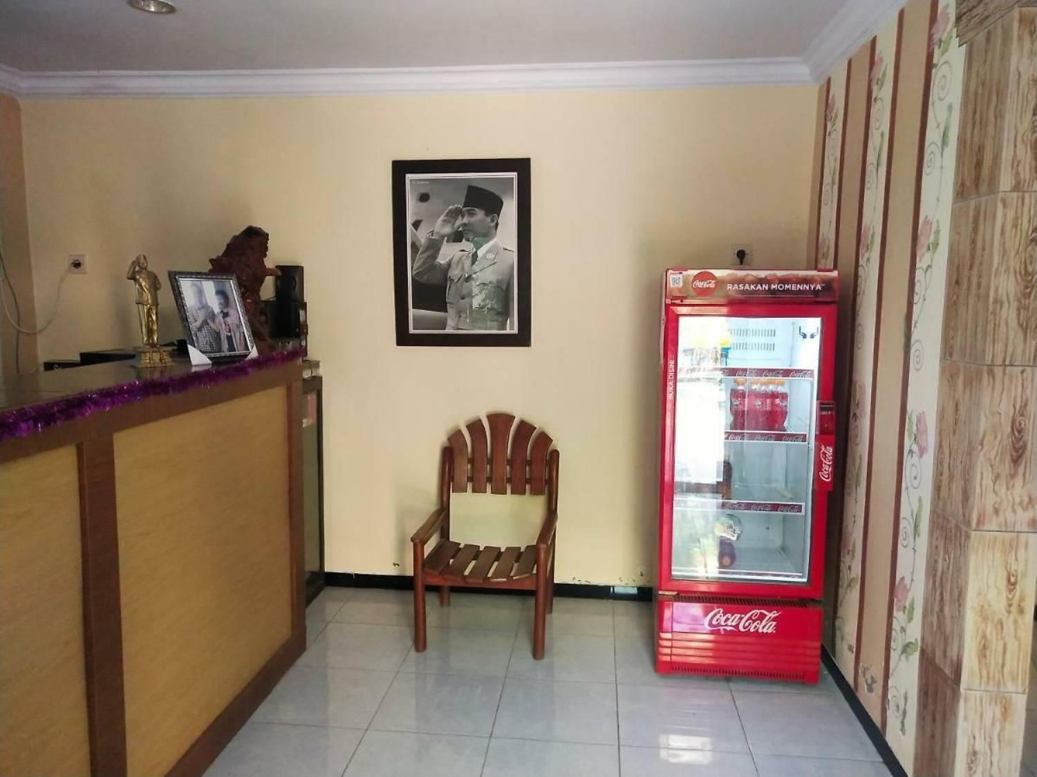 Surya Guest House Probolinggo Exterior foto