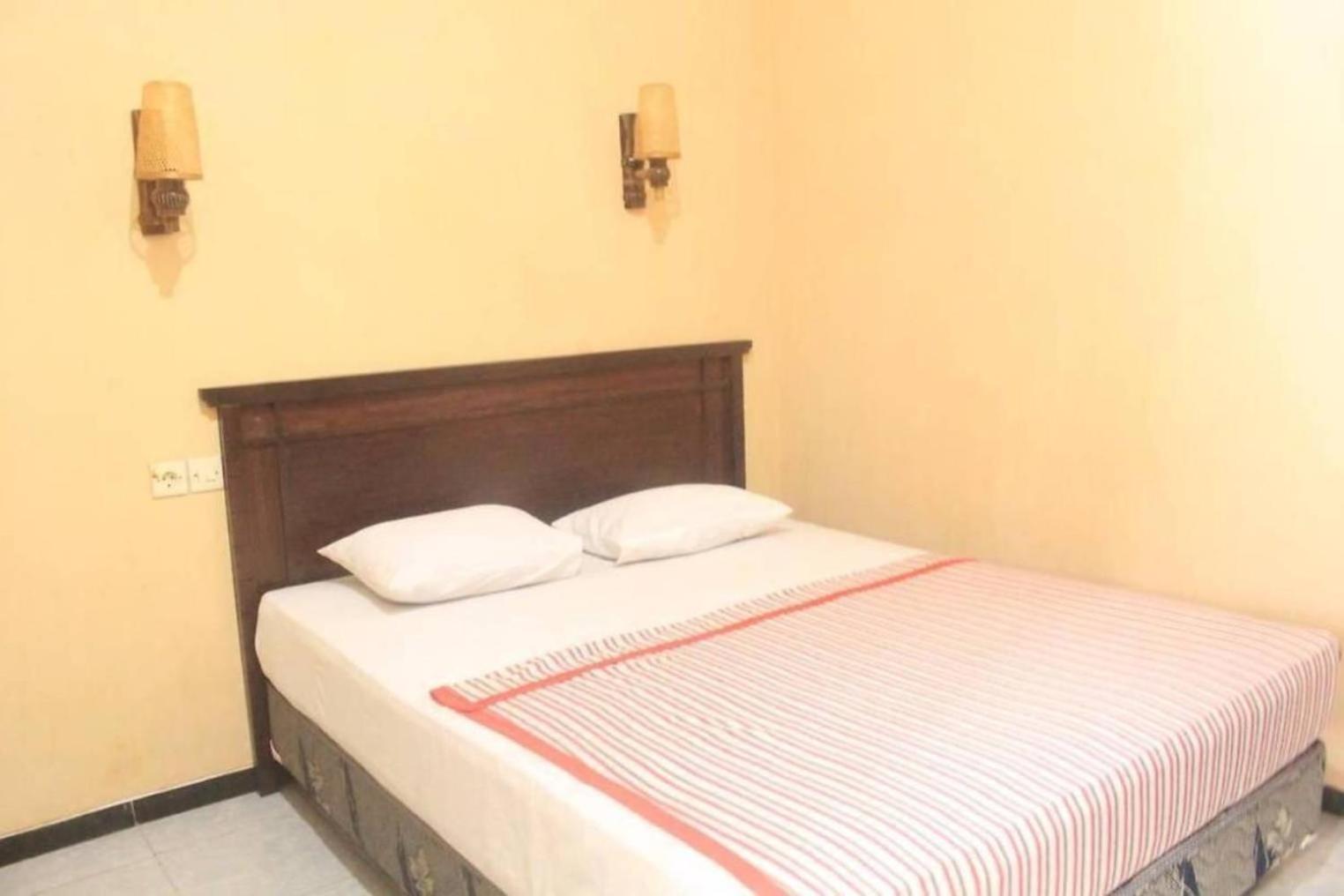 Surya Guest House Probolinggo Exterior foto