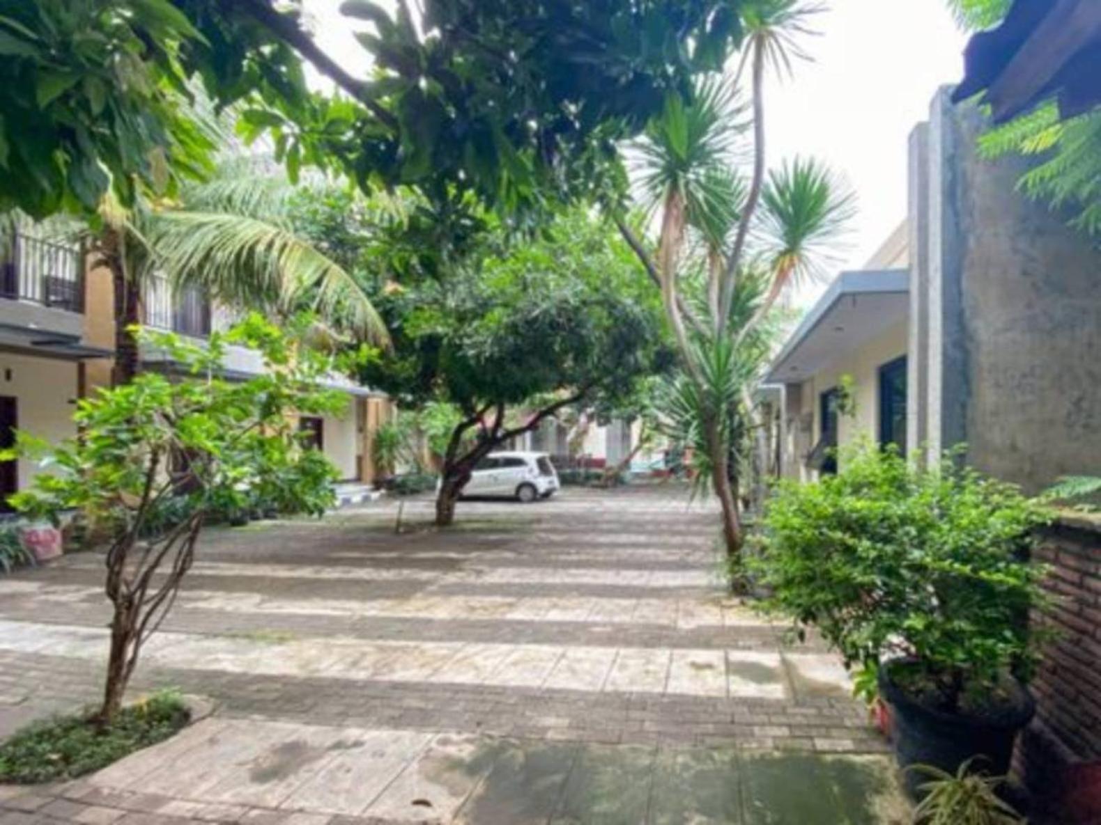 Surya Guest House Probolinggo Exterior foto
